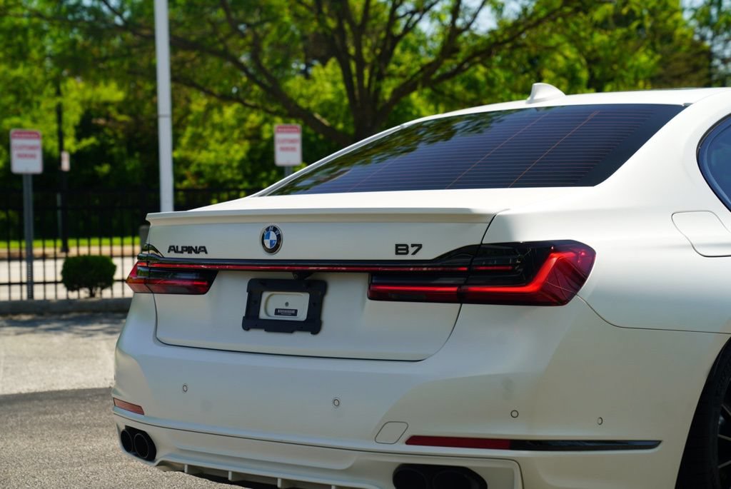 Used 2022 BMW ALPINA B7 xDrive w/ Luxury Rear Seating Package AWD/4WD image 19