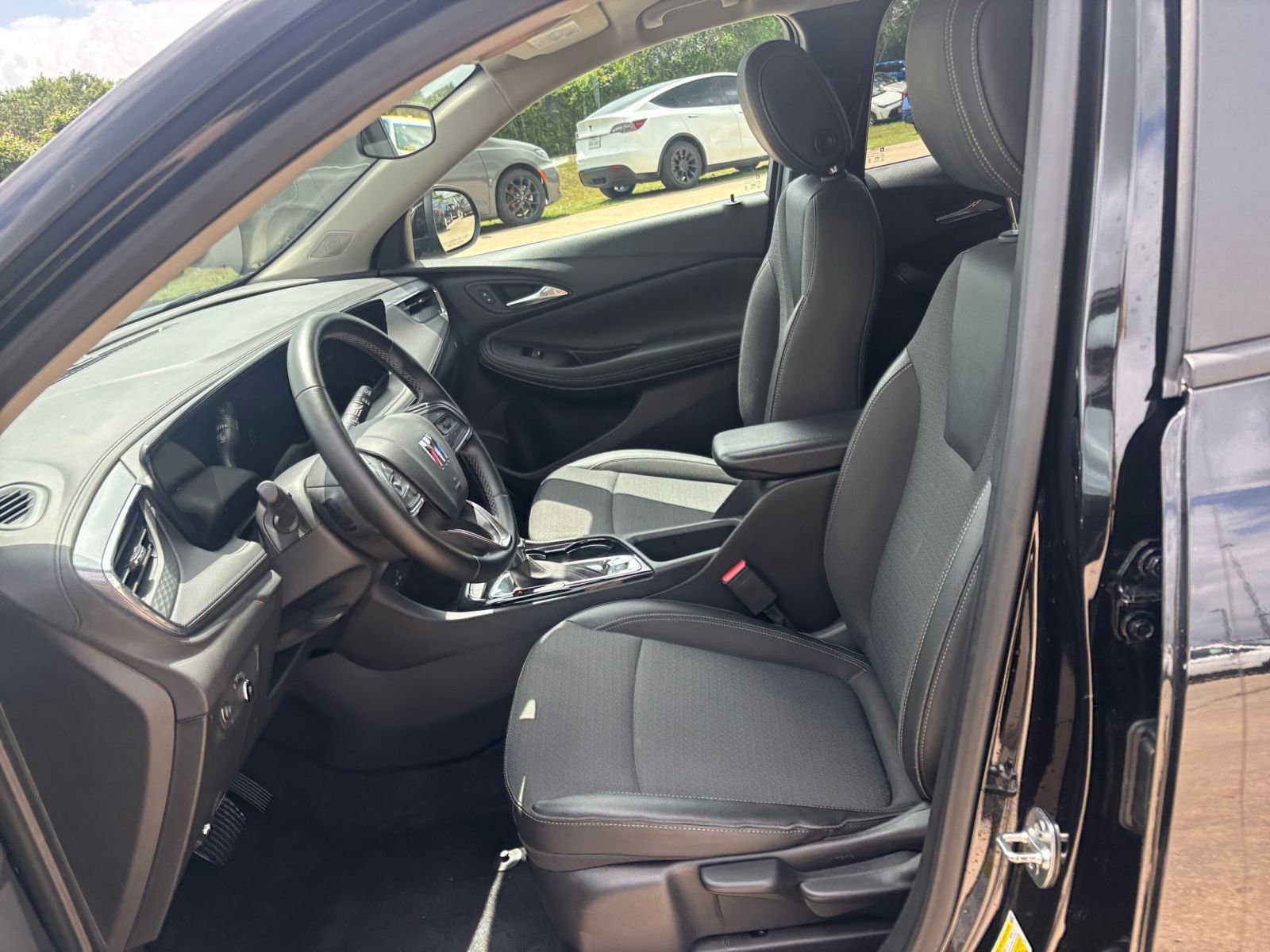 Used 2025 Buick Encore GX Preferred image 25