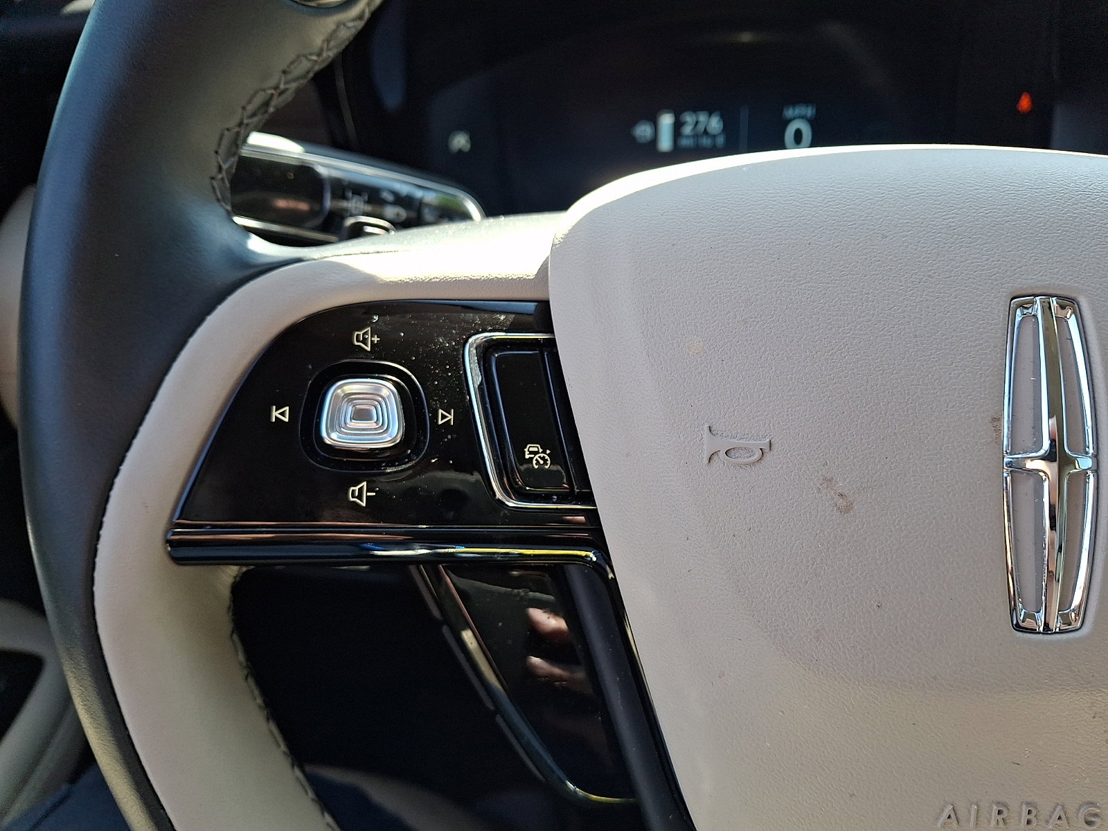 Used 2025 Lincoln Corsair Reserve image 20