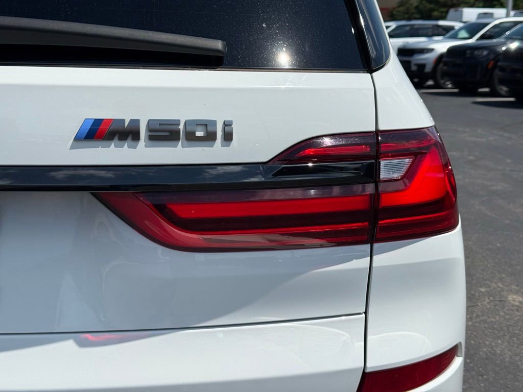 Used 2022 BMW X7 M50i AWD/4WD image 5