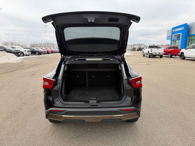 Used 2025 Chevrolet Trax ACTIV image 12
