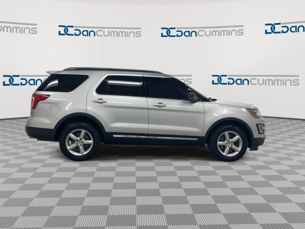 Used 2017 Ford Explorer XLT AWD/4WD image 9