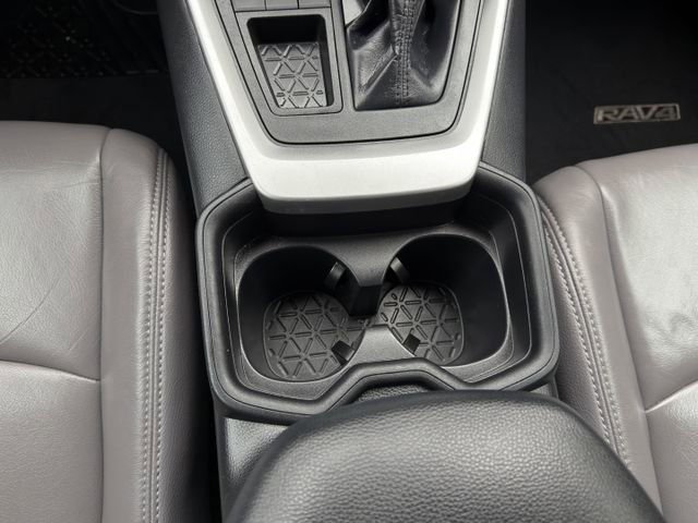 Used 2019 Toyota RAV4 LE image 21