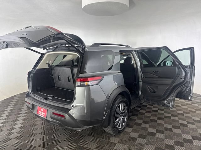 Certified 2025 Nissan Pathfinder SV w/ Cargo Package AWD/4WD image 16
