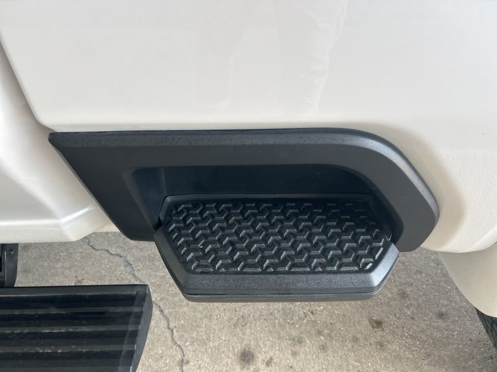 Used 2023 GMC Sierra 2500 Denali w/ Denali Ultimate Package AWD/4WD image 14