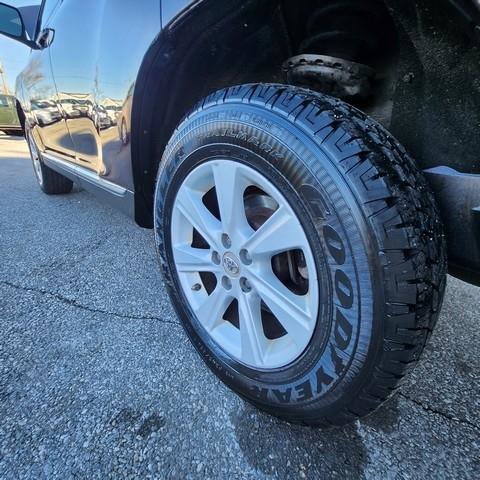 Used 2012 Toyota Highlander SE w/ Tow Pkg AWD/4WD image 26