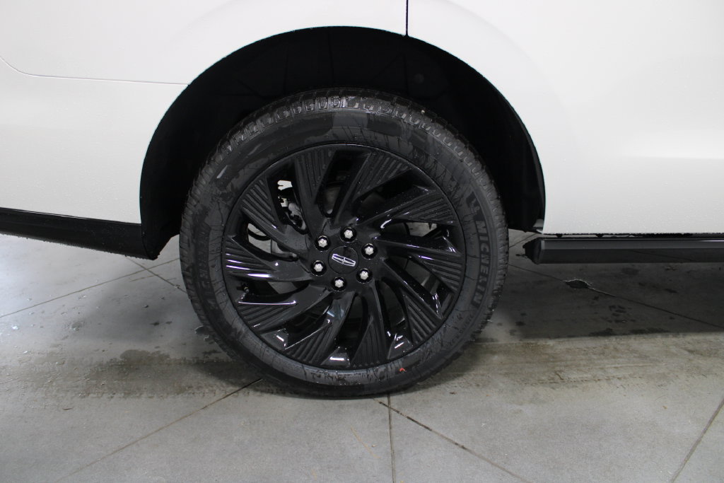 New 2026 Lincoln Navigator Reserve w/ Jet Appearance Package AWD/4WD image 12