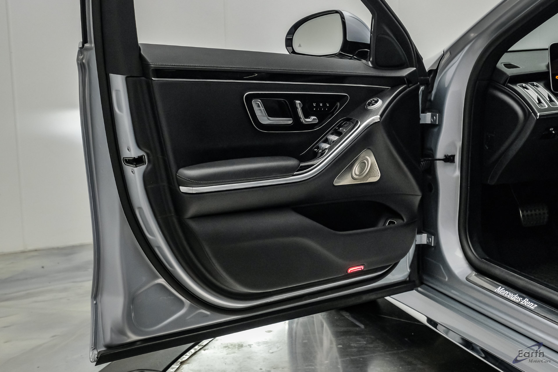 Used 2022 Mercedes-Benz S 580 4MATIC Sedan w/ AMG Line Package image 88