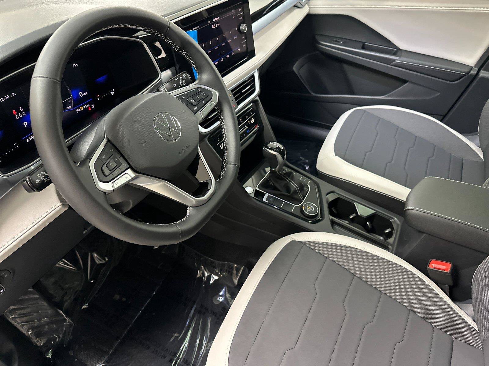 New 2027 Volkswagen Taos SE AWD/4WD image 9