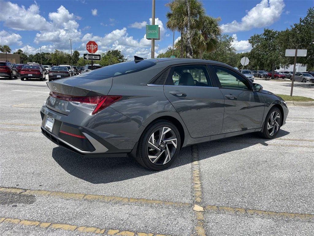 New 2025 Hyundai Elantra Limited image 11