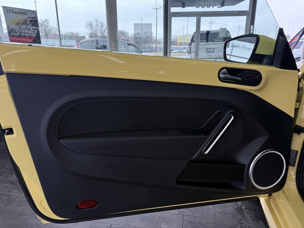 Used 2013 Volkswagen Beetle 2.5 image 24