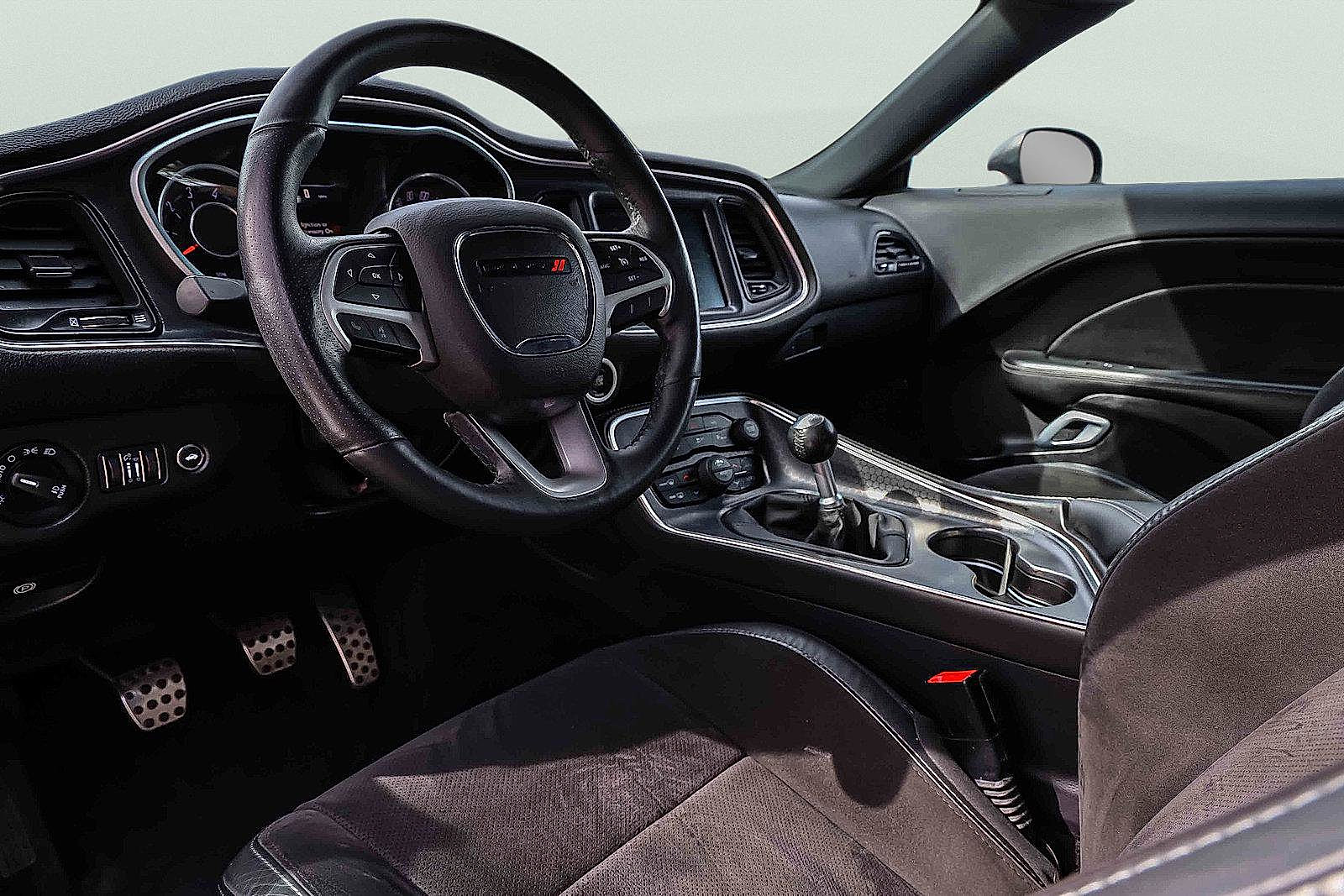 Used 2016 Dodge Challenger R/T Scat Pack w/ Leather Interior Group image 8