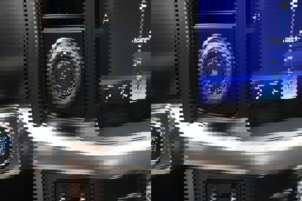 Used 2023 Ford F150 Lariat w/ Equipment Group 502A High image 32