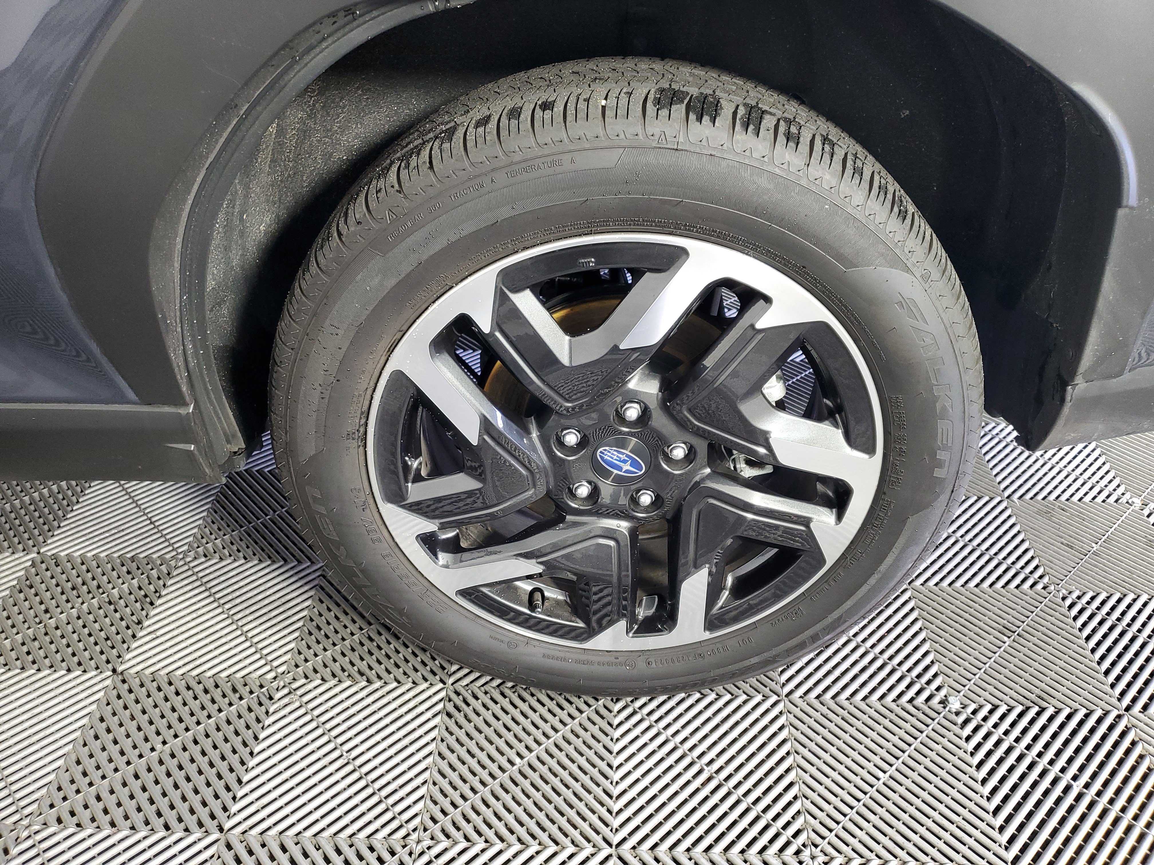 Used 2025 Subaru Forester Limited image 32