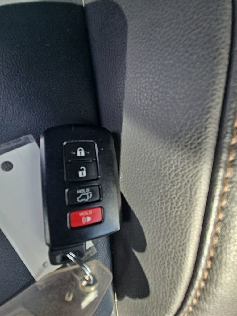 Used 2019 Toyota Highlander XLE AWD/4WD image 34