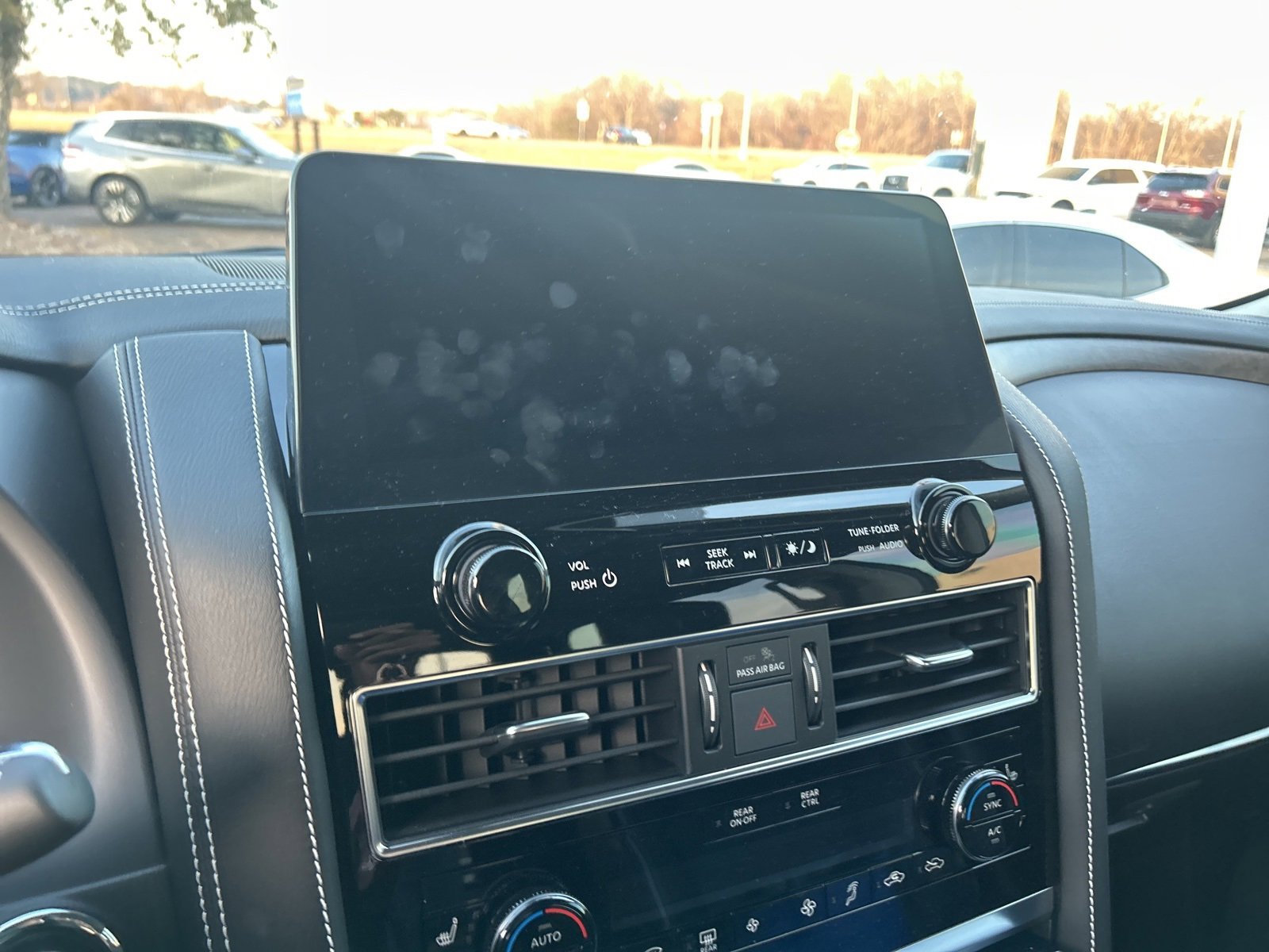 Certified 2023 INFINITI QX80 Premium Select w/ All-Season Package image 6