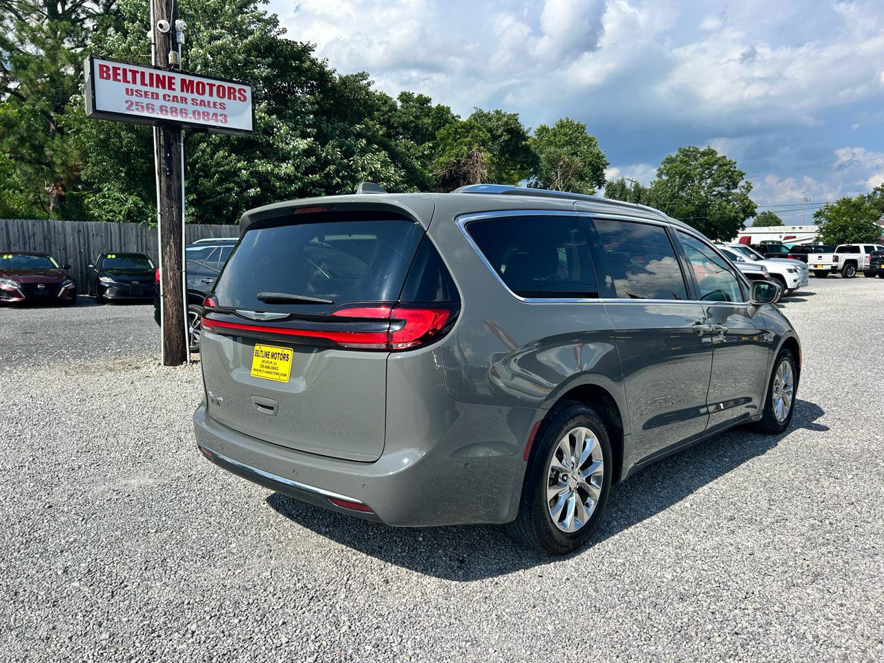 Used 2021 Chrysler Pacifica Touring-L w/ Premium & Safety Sphere Group FWD image 2