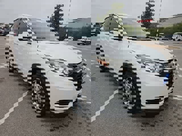 Used 2017 Honda HR-V LX image 3