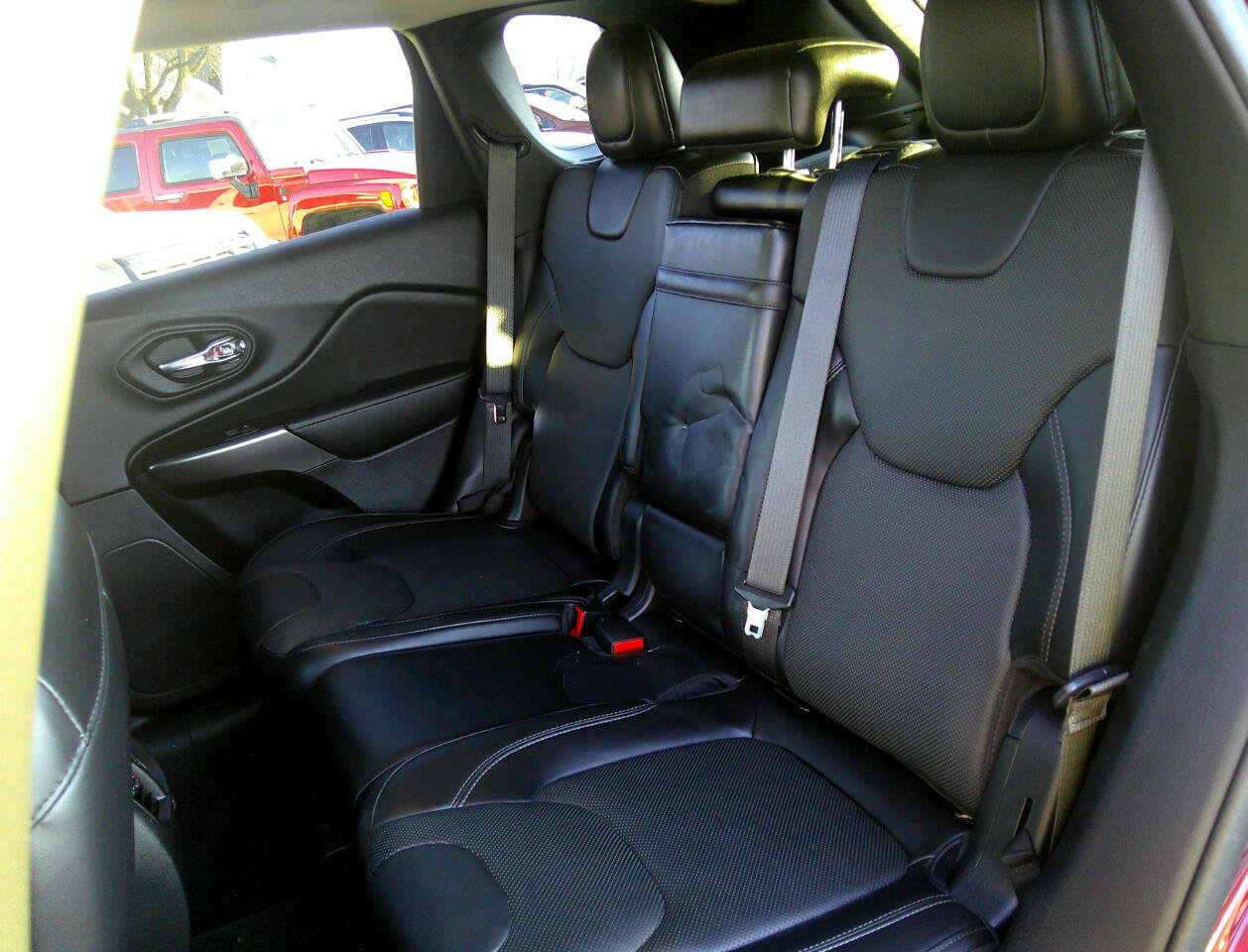 Used 2019 Jeep Cherokee Overland w/ Trailer Tow Group image 41