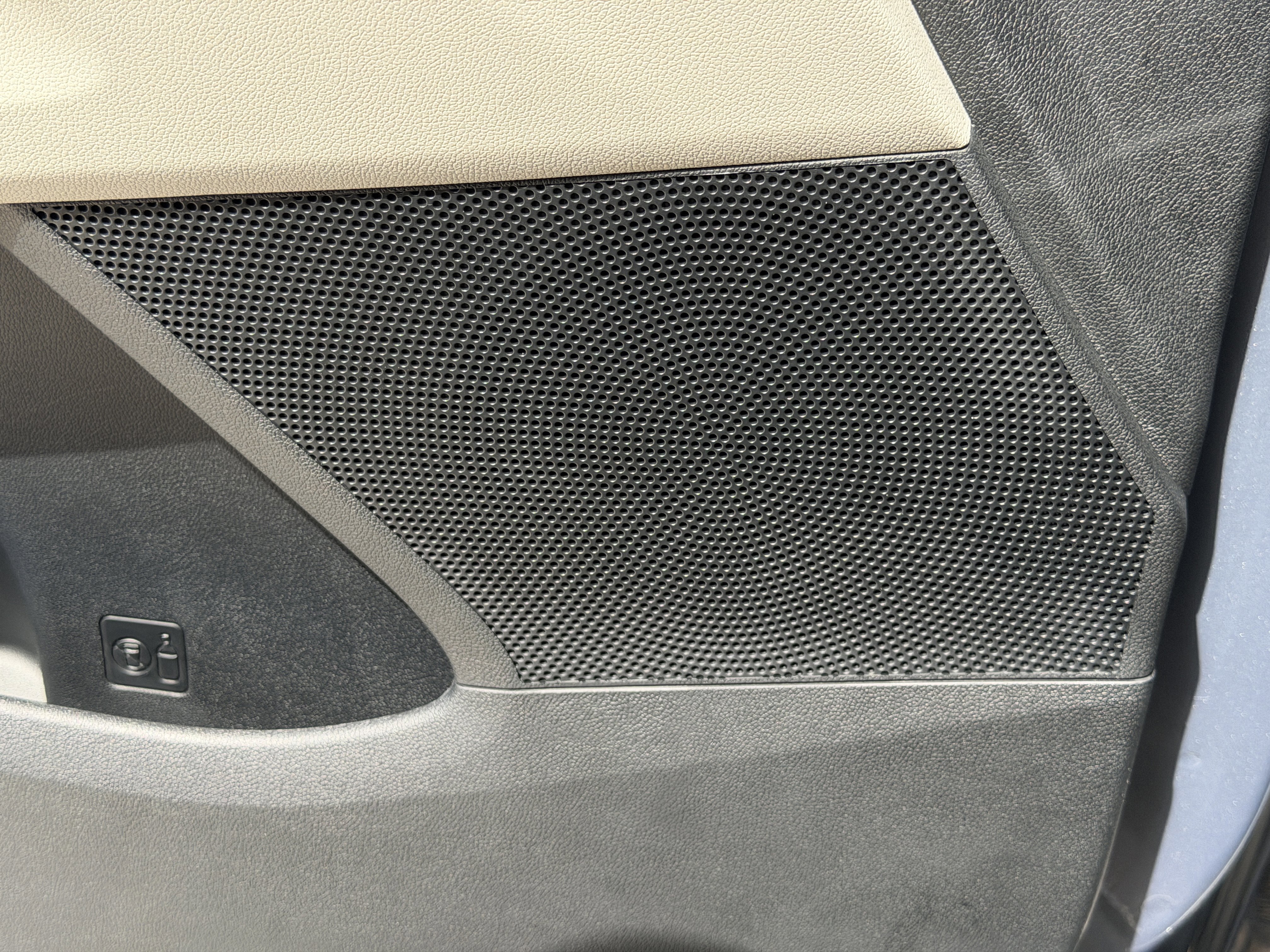 Used 2025 Kia Sorento SX image 21