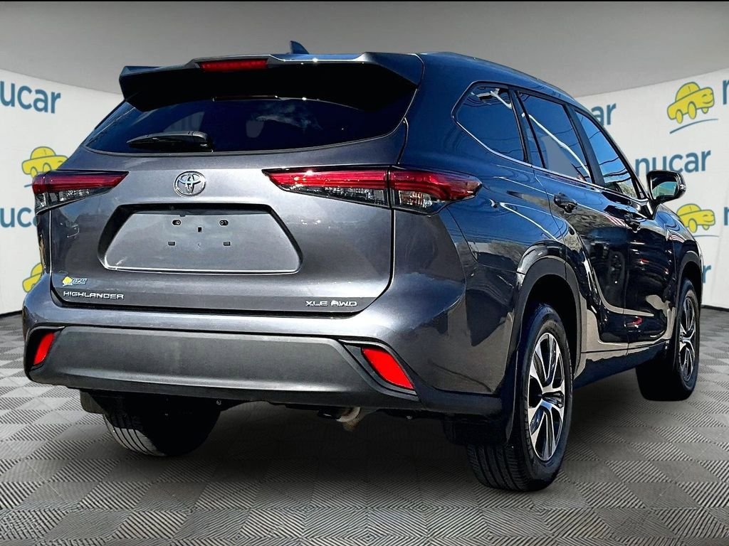 Used 2023 Toyota Highlander XLE AWD/4WD image 6