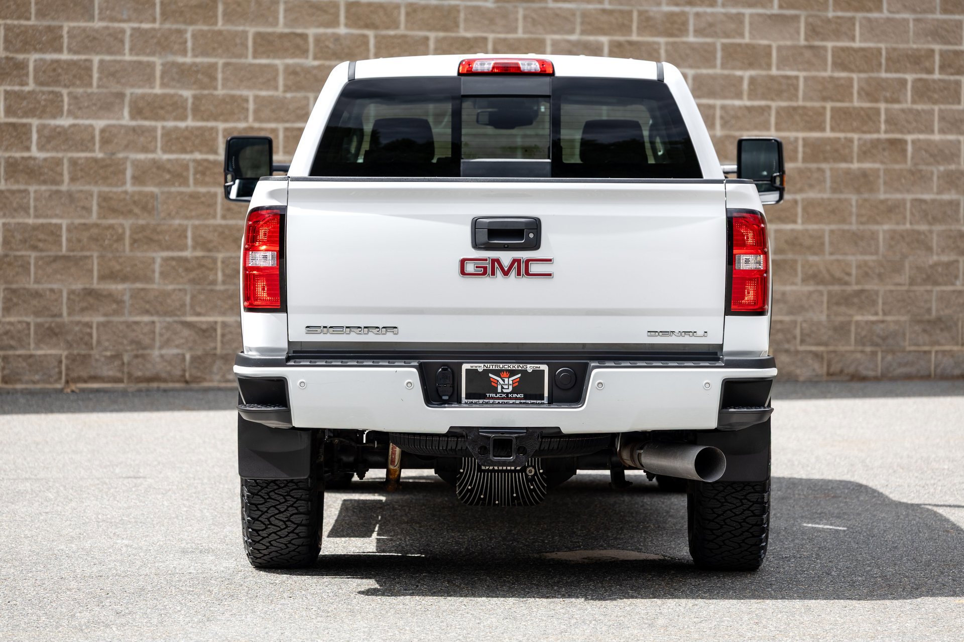 Used 2017 GMC Sierra 2500 Denali w/ Duramax Plus Package AWD/4WD image 16