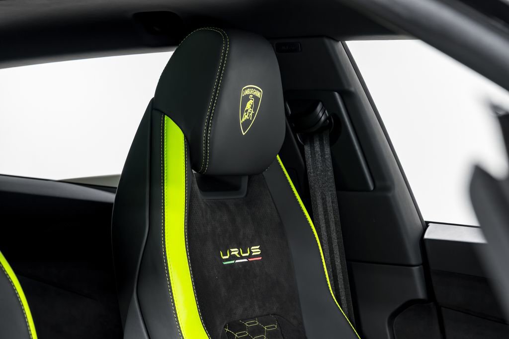 Used 2022 Lamborghini Urus AWD/4WD image 41