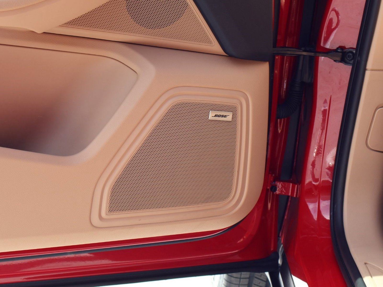 Certified 2025 Porsche Macan image 14