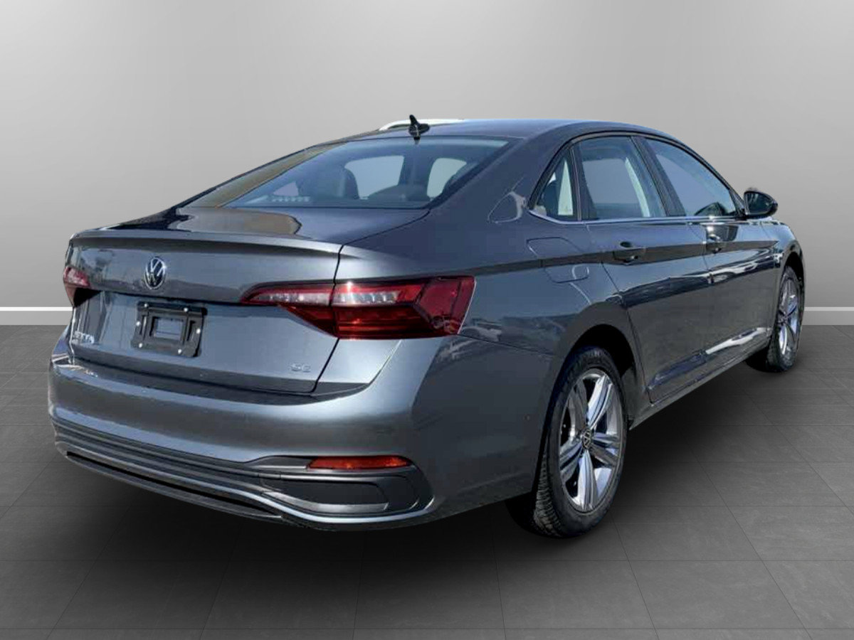 Used 2024 Volkswagen Jetta SE FWD image 7