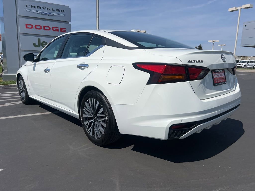 Used 2025 Nissan Altima 2.5 SV FWD image 13
