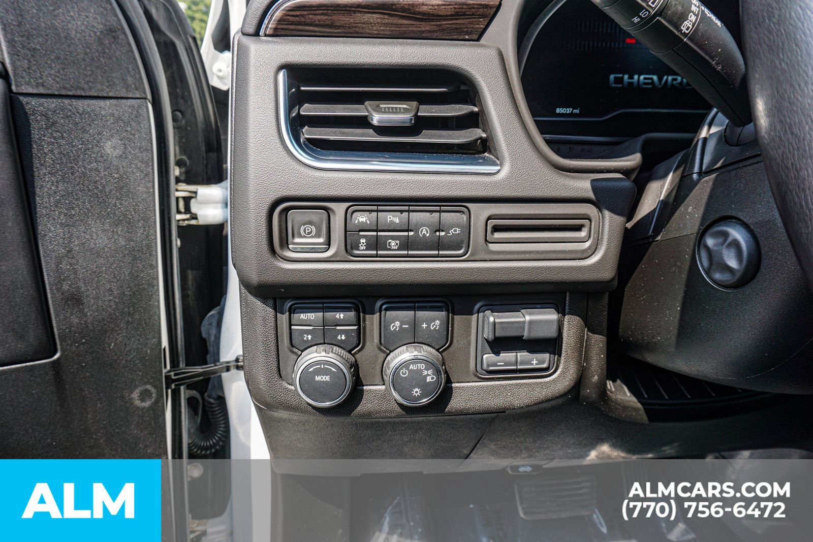 Used 2022 Chevrolet Suburban LT w/ LT Signature Package AWD/4WD image 38