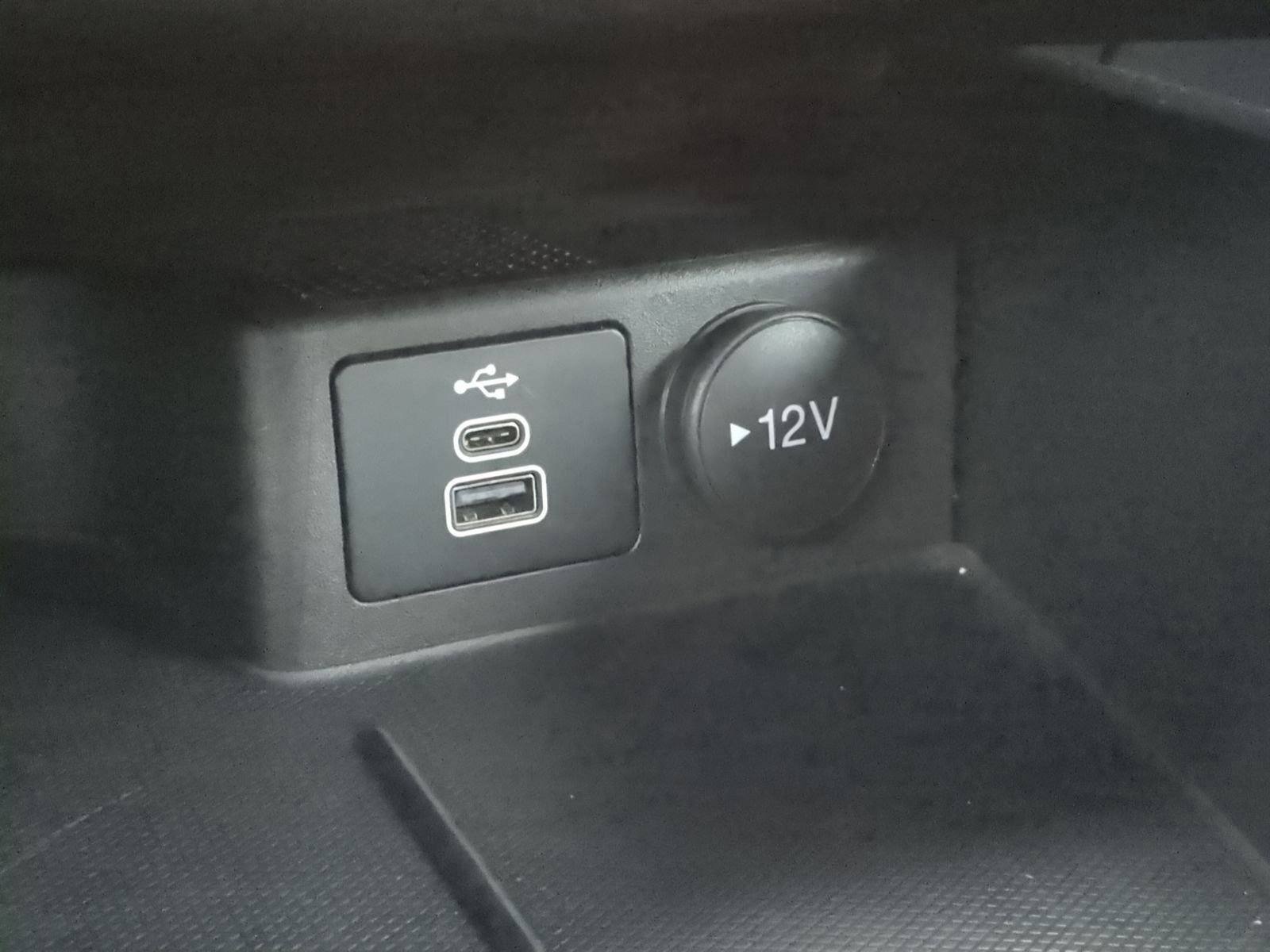 Used 2025 Ford Escape ST-Line image 32