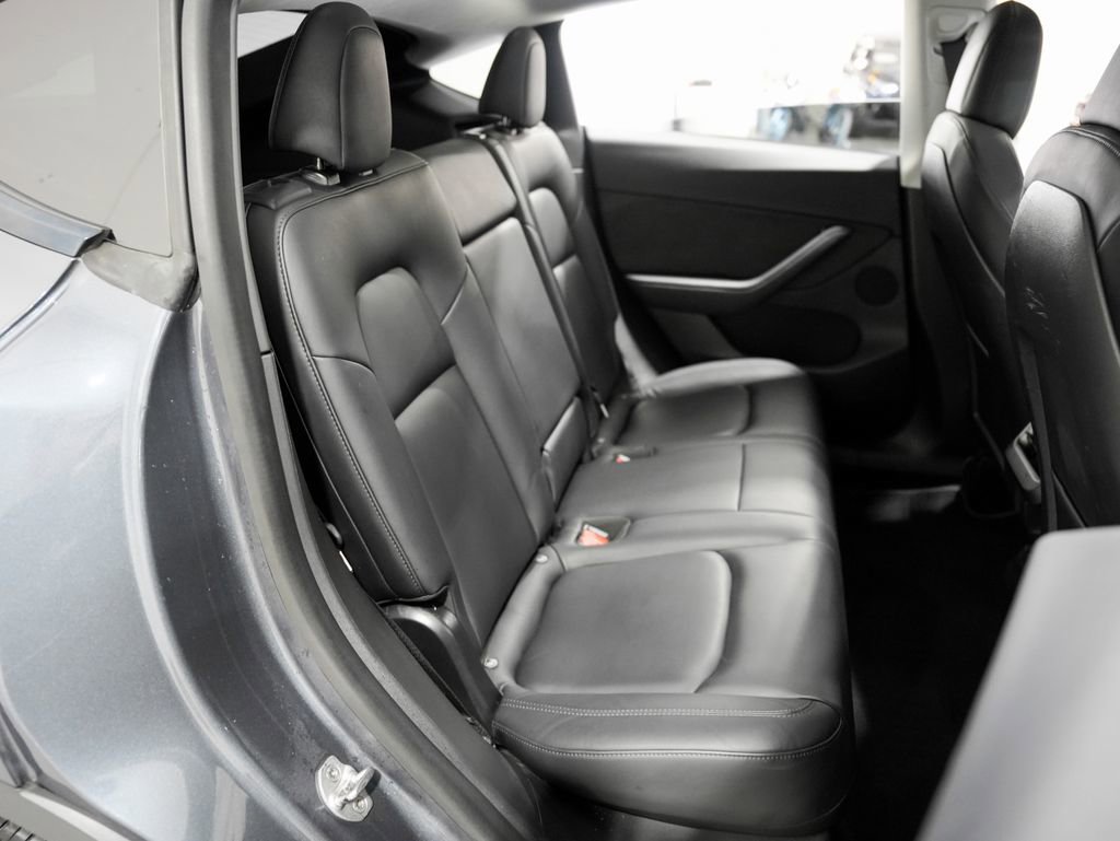 Used 2020 Tesla Model Y Long Range image 31
