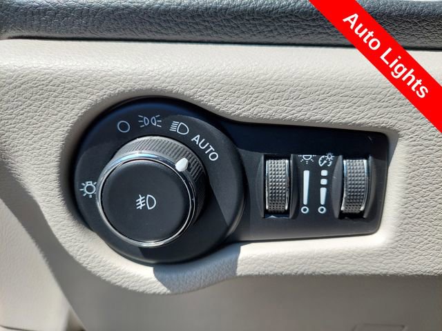 Used 2023 Chrysler Pacifica Touring-L image 19