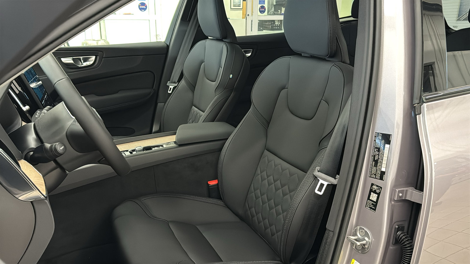 New 2026 Volvo XC60 B5 Plus w/ Protection Package Premier AWD/4WD image 23