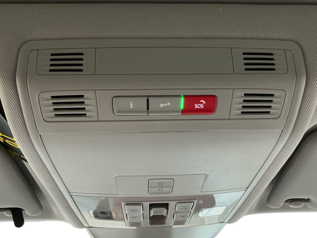 New 2025 Volkswagen Taos SEL image 24