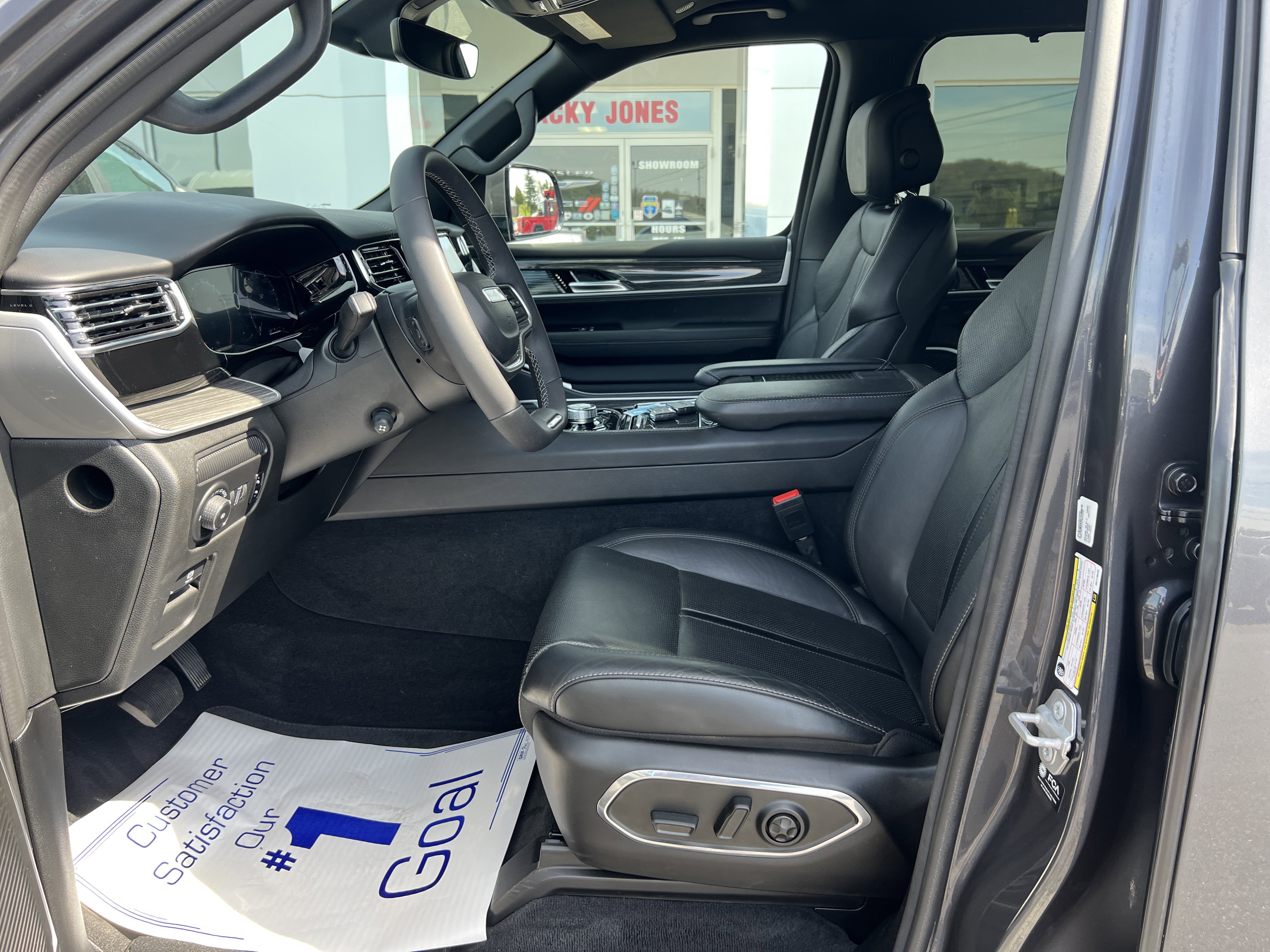 Used 2022 Jeep Wagoneer Series III w/ Convenience Group I image 22