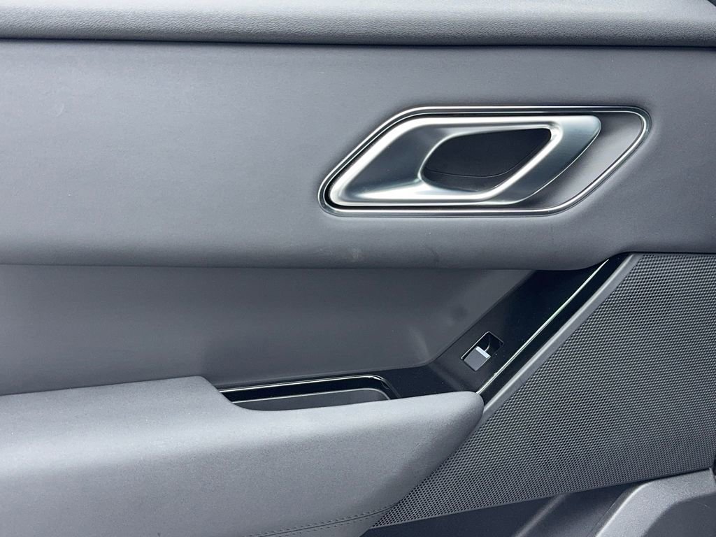 Used 2025 Land Rover Range Rover Velar Dynamic SE image 46