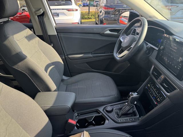 Used 2025 Volkswagen Taos SE image 29