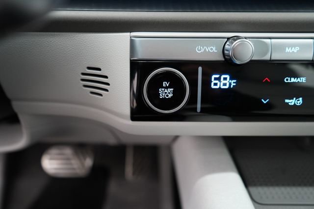 Used 2024 Hyundai Ioniq 6 Limited image 24