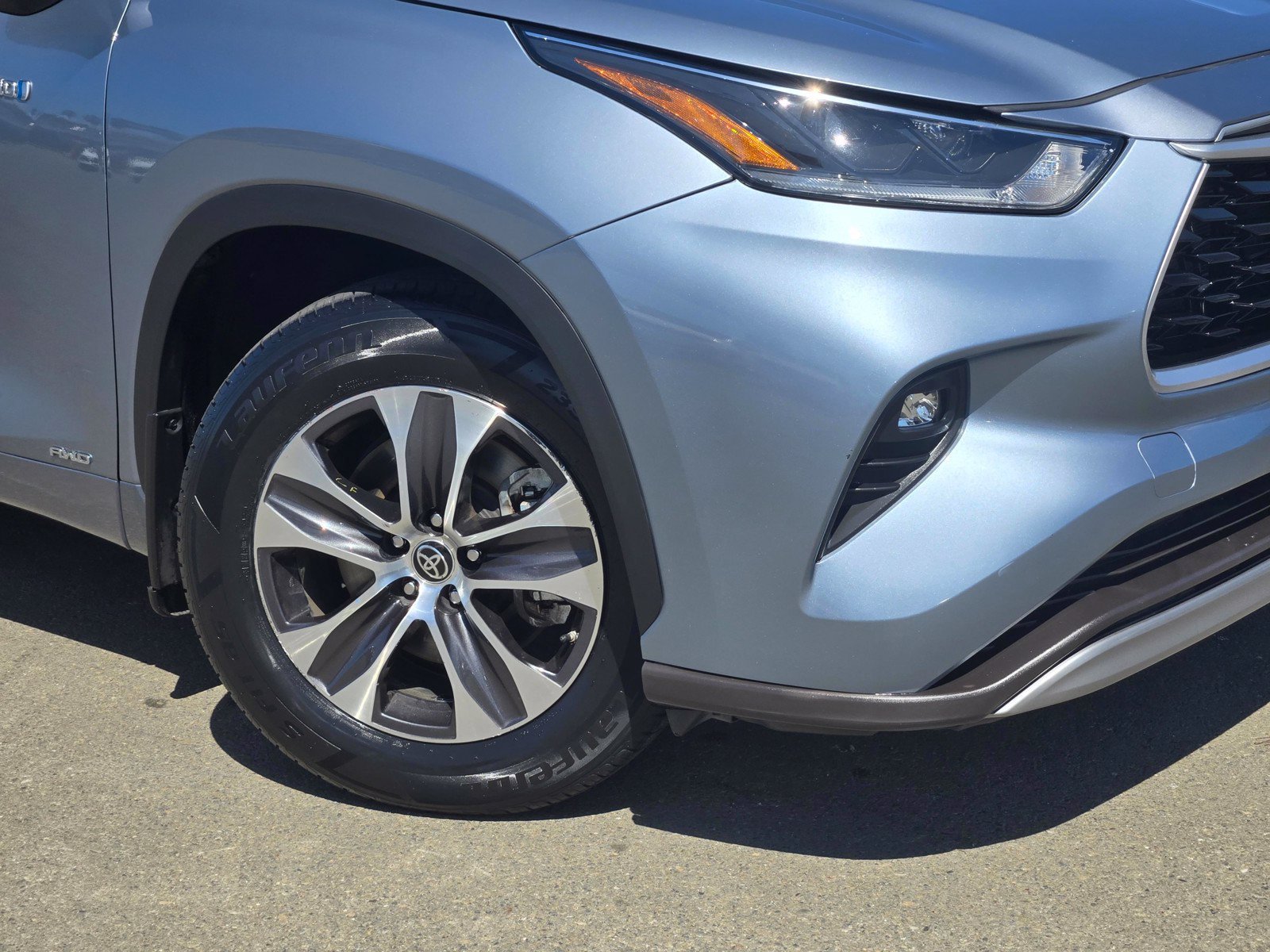 Used 2021 Toyota Highlander XLE AWD/4WD image 9