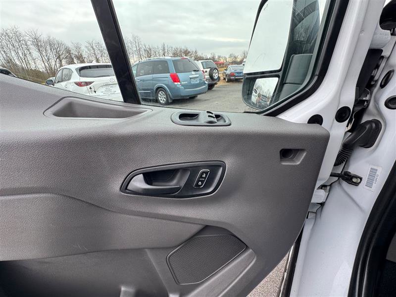 Used 2023 Ford Transit 350 XLT image 34
