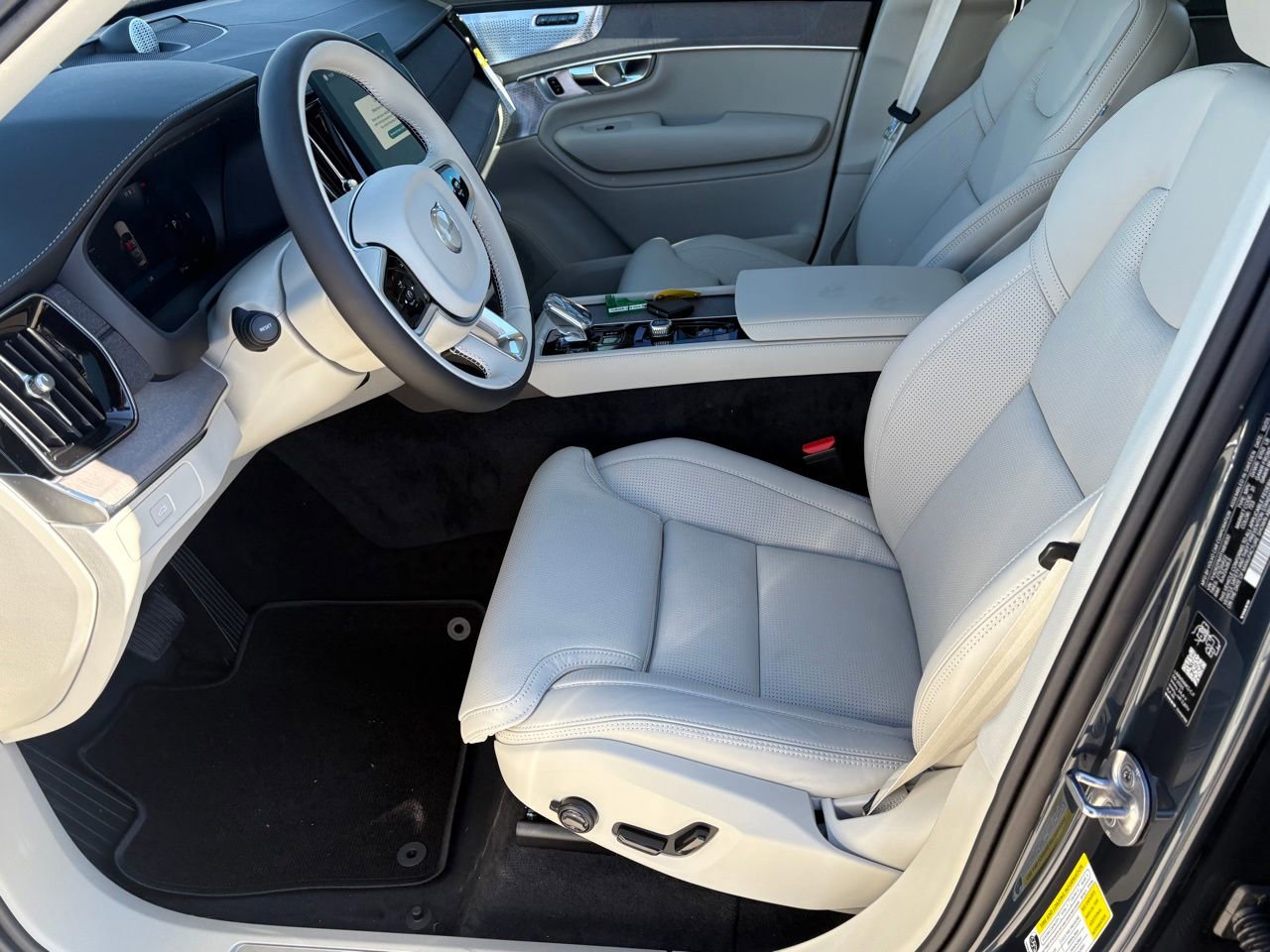 New 2026 Volvo XC90 B6 Ultra w/ Protection Package Premier image 18