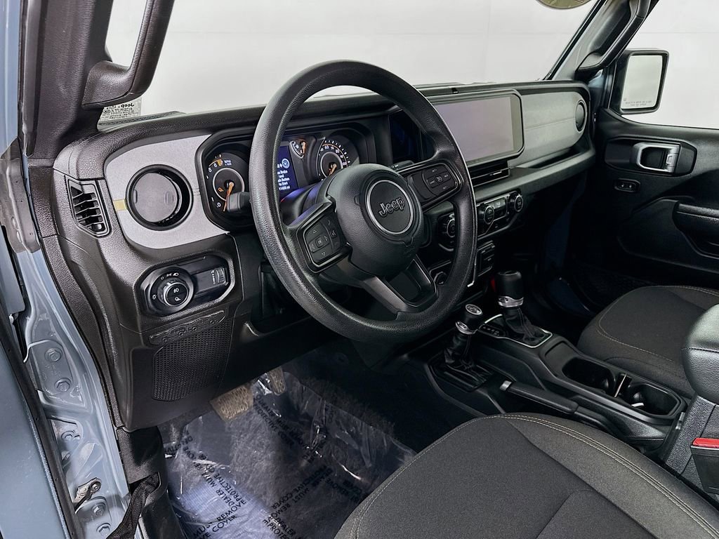 Certified 2025 Jeep Gladiator Sport AWD/4WD image 17