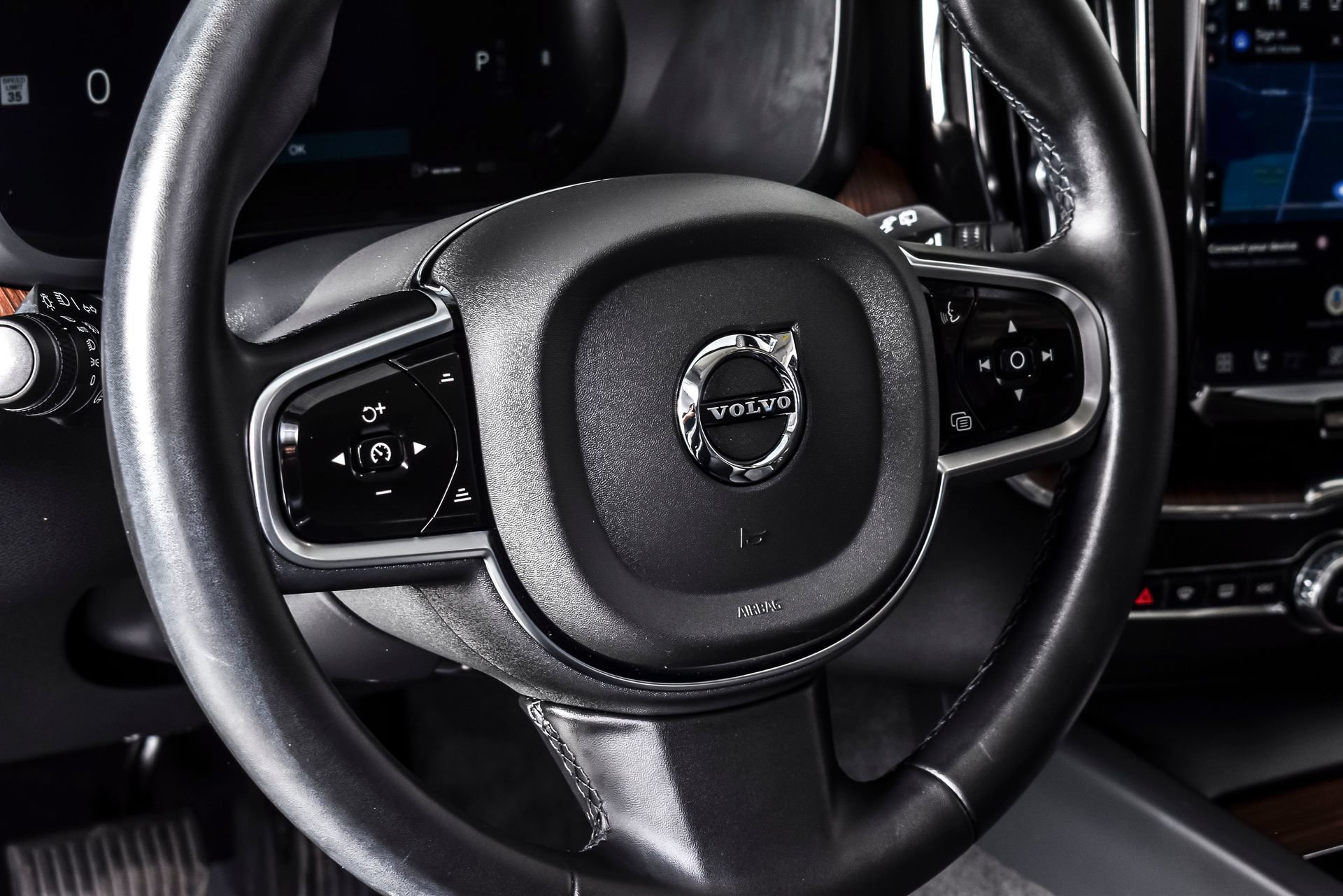Used 2024 Volvo XC60 B5 Plus AWD/4WD image 18