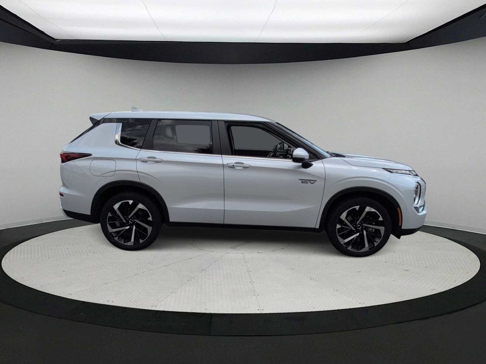 Used 2024 Mitsubishi Outlander SE AWD/4WD image 9