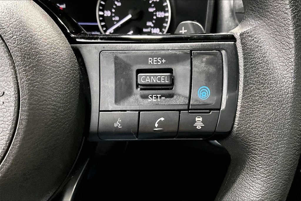 Used 2023 Nissan Rogue SV image 12