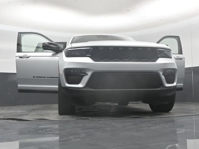 Used 2025 Jeep Grand Cherokee Limited w/ Black Appearance Package AWD/4WD image 65