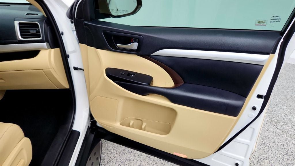 Used 2019 Toyota Highlander XLE AWD/4WD image 28