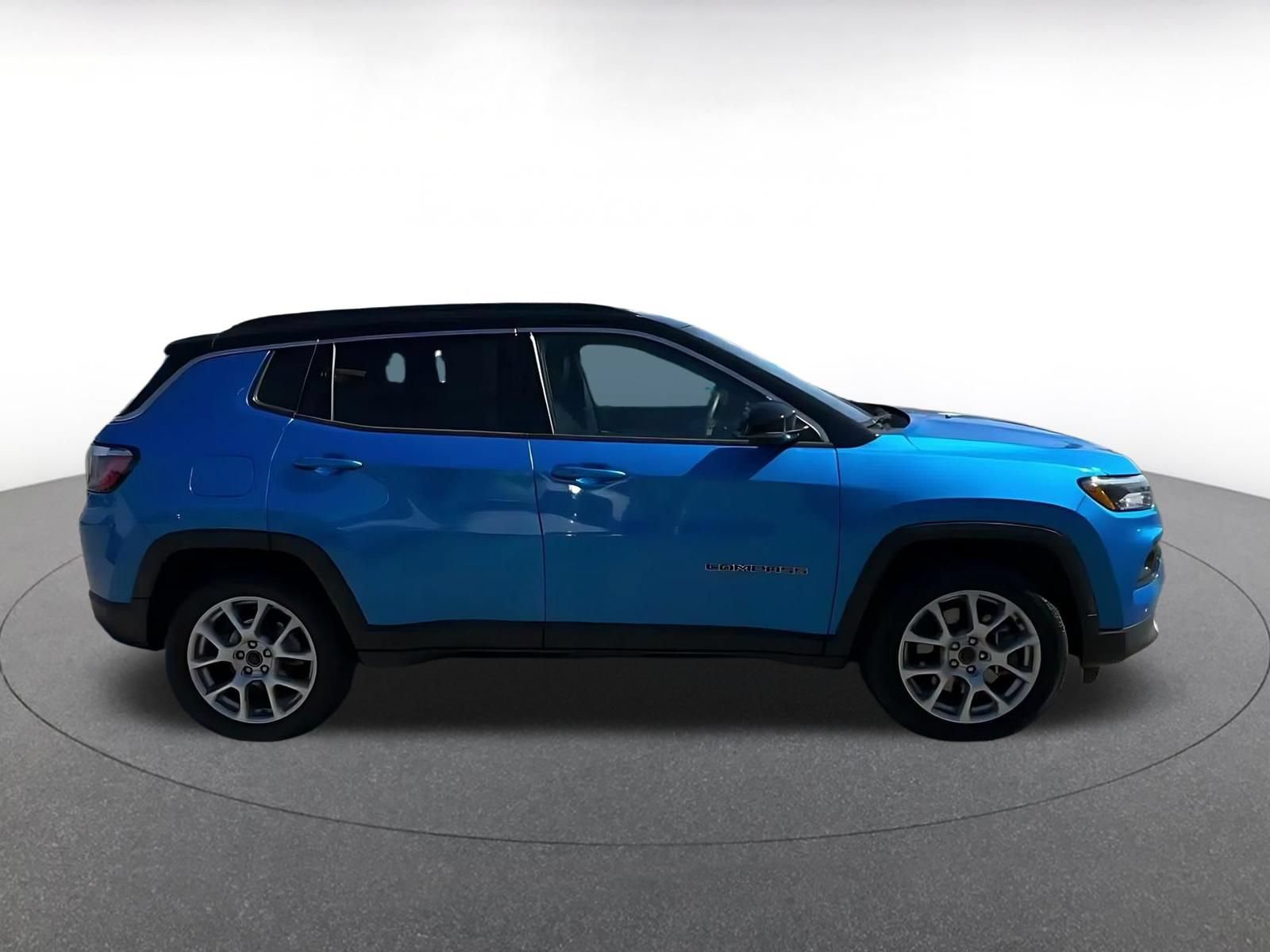 Used 2025 Jeep Compass Limited AWD/4WD image 15